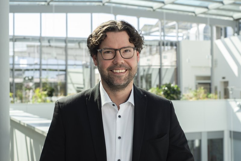Dr. Lars Charbonnier